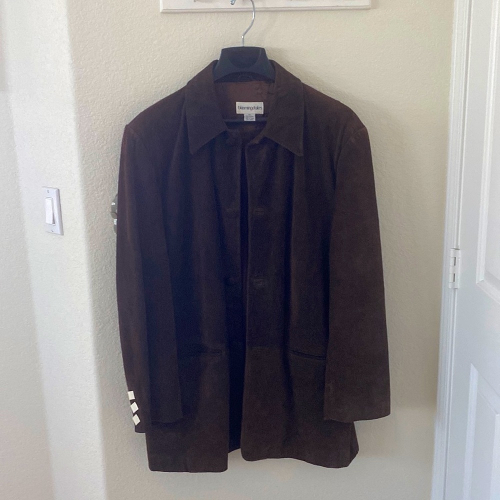 New without tags Men’s leather coat brown. XL. 37” long. Sleeves 27 1.2”